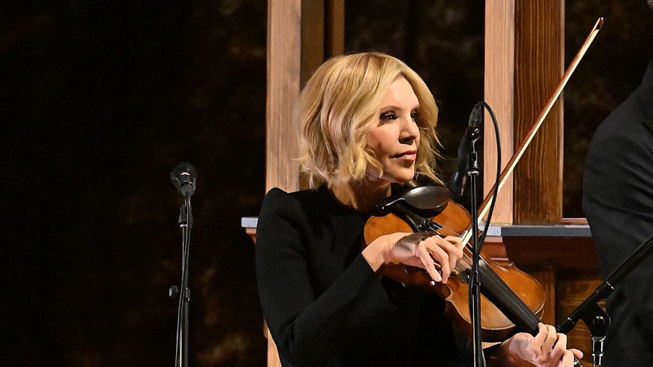 Alison Krauss Cancels Remaining Tour Dates for Vocal Rest