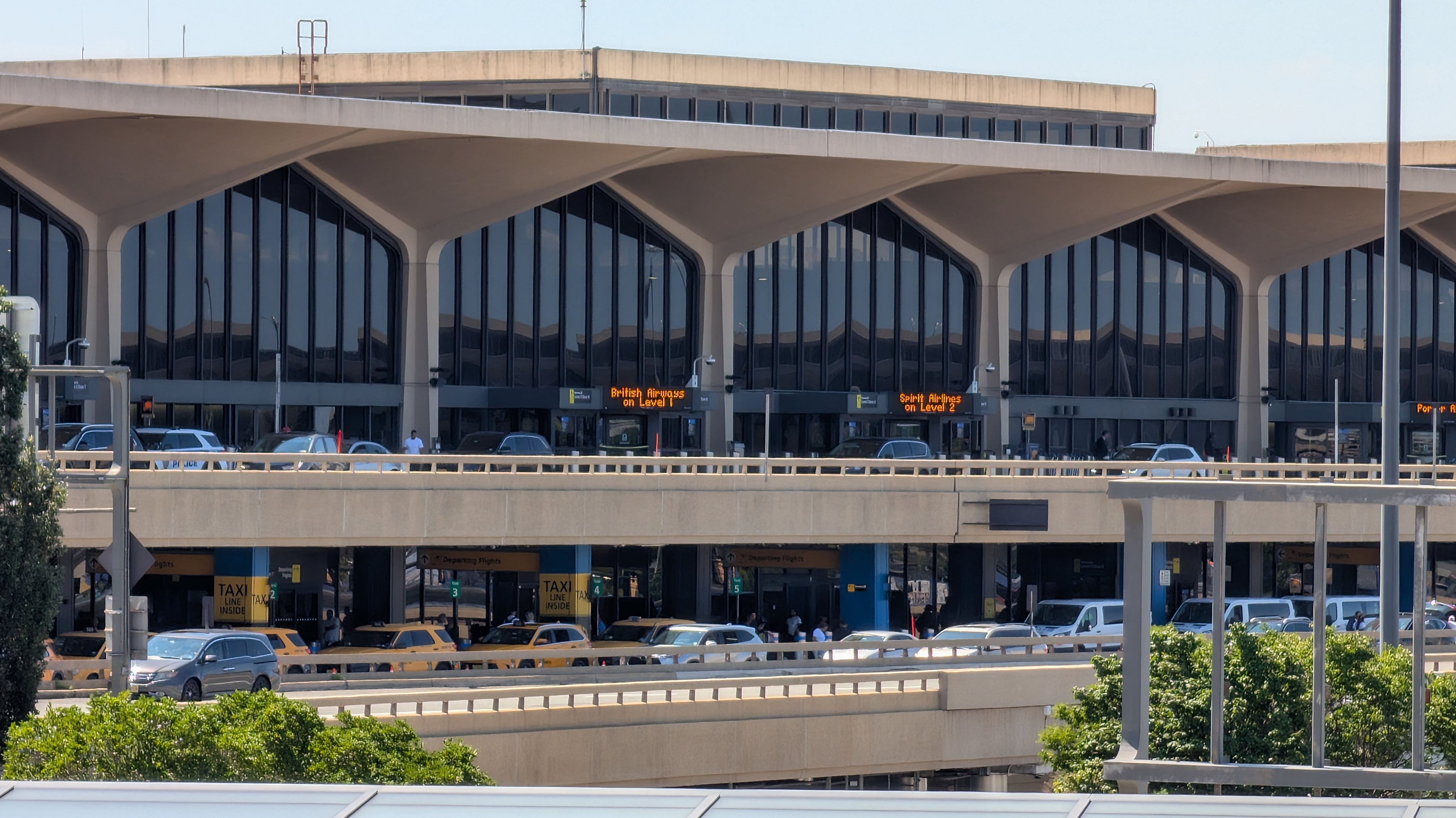 Equipment Outage Grounds Flights at Newark, Philadelphia